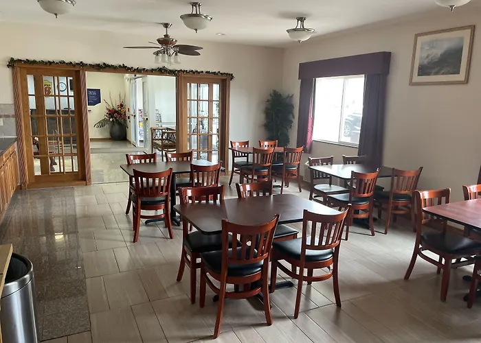 Super 8 By Wyndham Salina Hotel