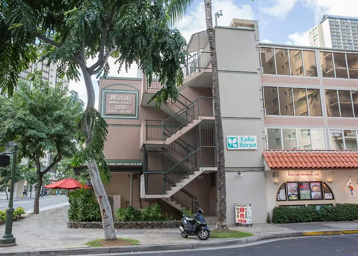 Kuhio Banyan Hotel