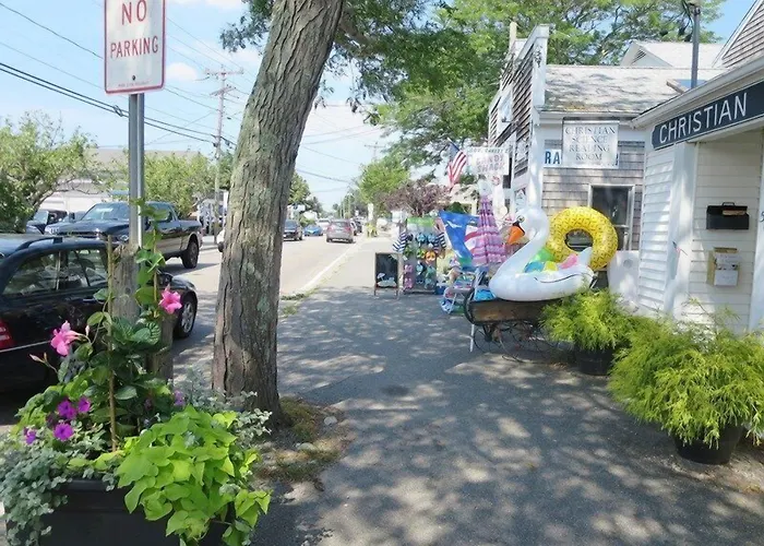 Chatham Seafarer Inn