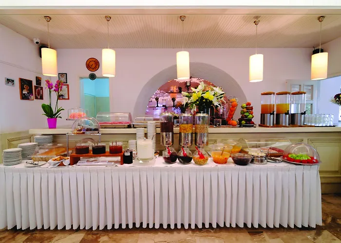 Kamari Hotel