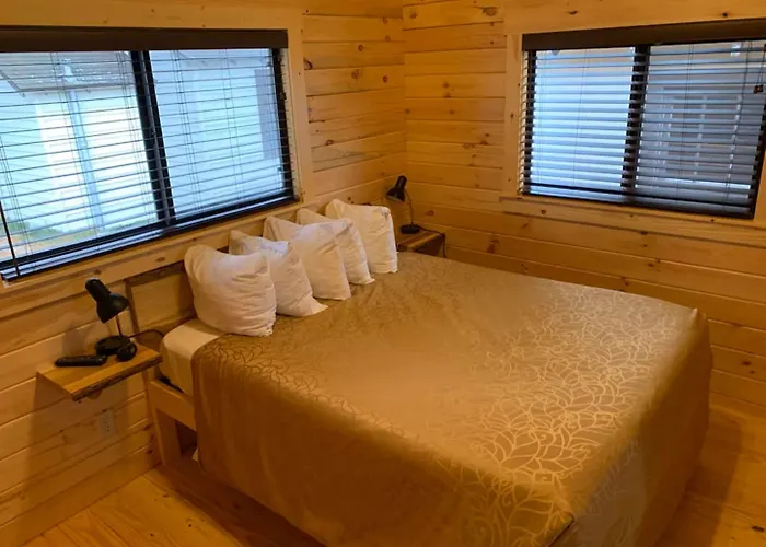 Waterfront Inn Mackinaw City