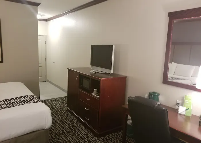 La Quinta By Wyndham Lindale Hotel