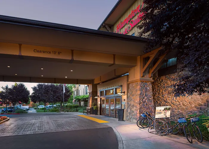 Hampton Inn & Suites Windsor-Sonoma Wine Country
