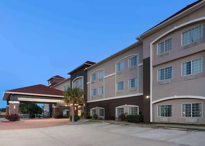La Quinta By Wyndham Deer Park