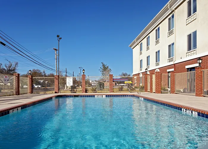 Holiday Inn Express & Suites Ozona By Ihg