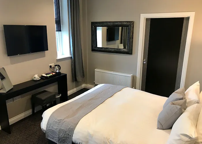 The Raven Hotel