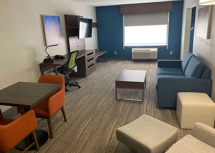 Wingate By Wyndham Lafayette Airport