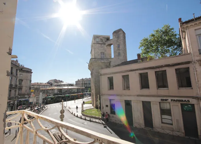 Hôtel Des Arts, Artisanal et Indépendant