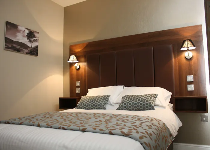 Twin Oaks Hotel