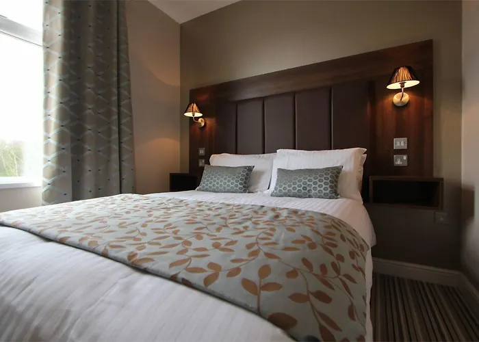 Twin Oaks Hotel