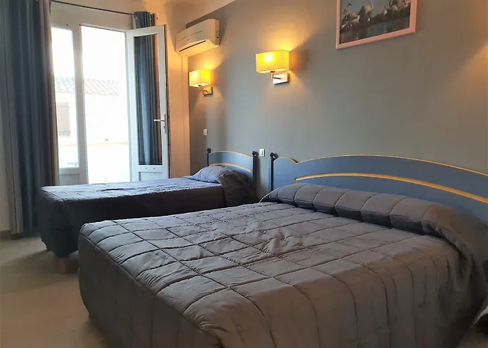 Hotel Les Palmiers En Camargue