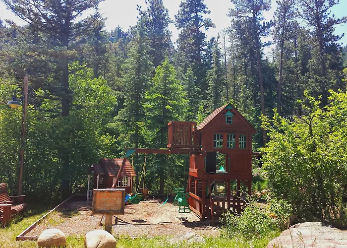 The Inn On Fall River & Fall River Cabins