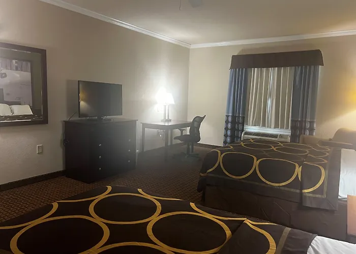 Super 8 By Wyndham Iah West/Greenspoint