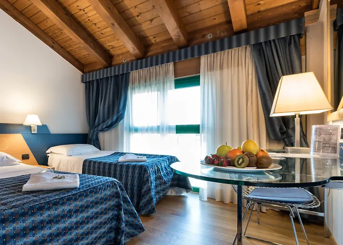 West Point Airport Hotel