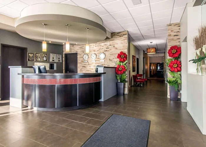 Econo Lodge Inn & Suites
