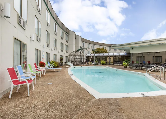Lamplighter Inn-South