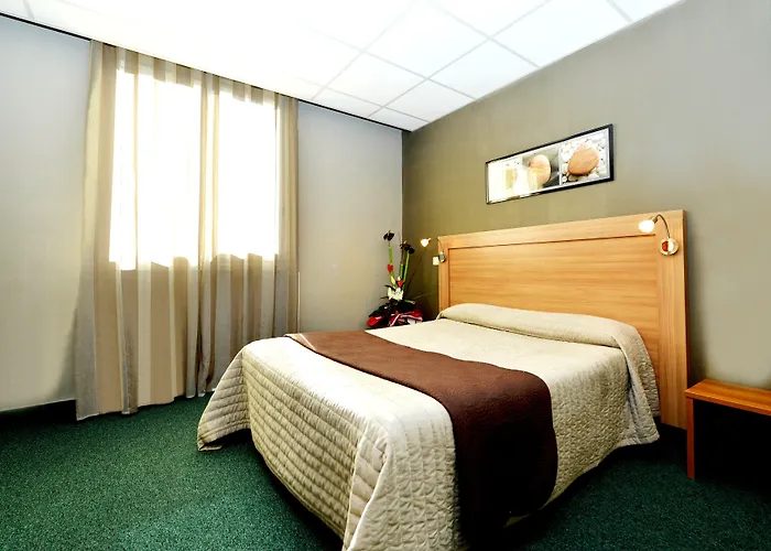 Logis Hotel Restaurant Du Midi - Rodez Centre