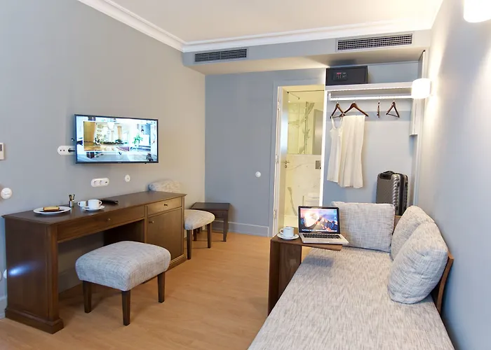 Aenos Hotel