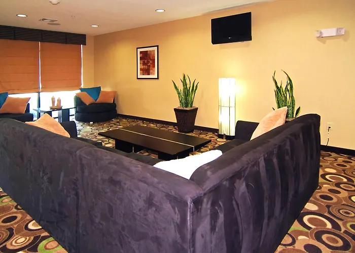Holiday Inn Express & Suites Bridgeport By Ihg