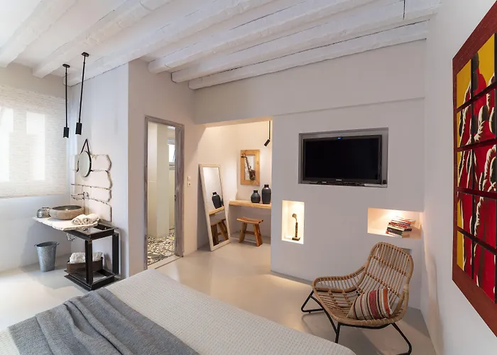 F Fine Suites - Adults Only