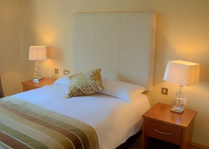 Four Seasons Hotel & Leisure Club