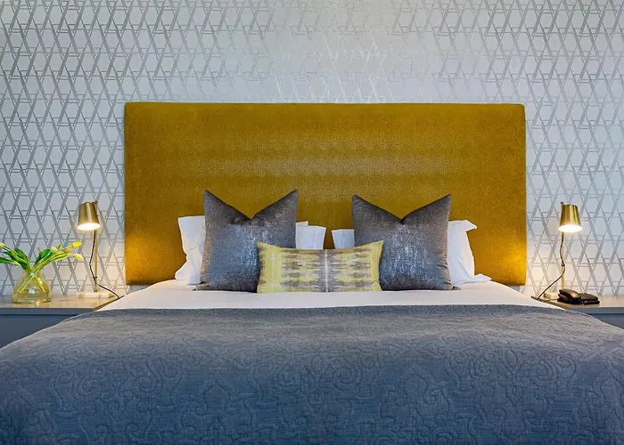 The Clarendon - Fresnaye