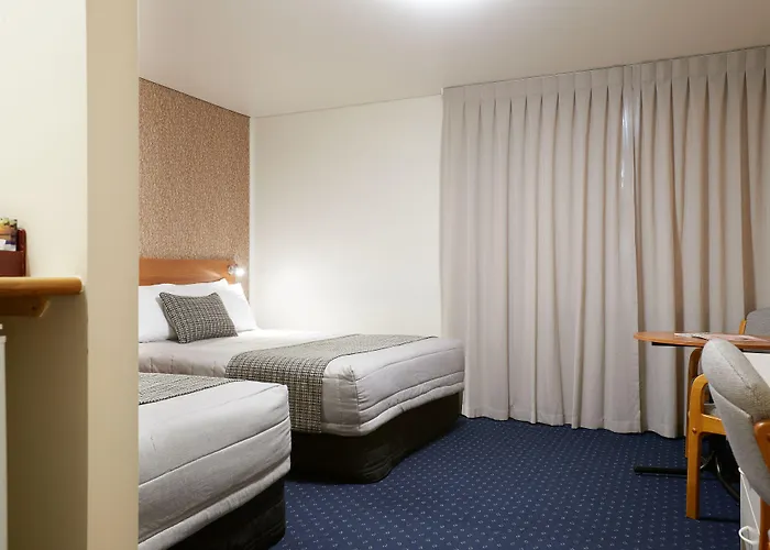 Ventura Inn & Suites Hamilton