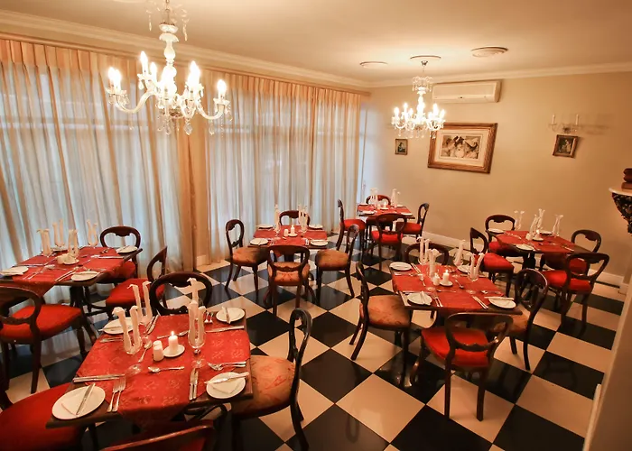 The Victorian 1906 Hotel