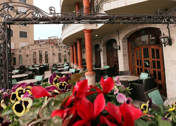 Dinasty Hotel