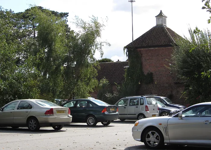 Wolds Village Hotel