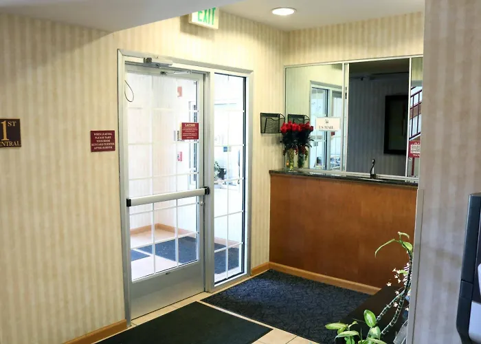 Hometown Inn & Suites
