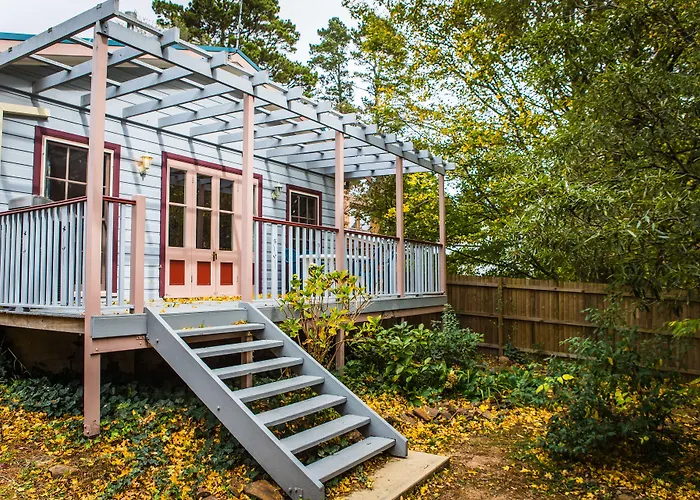 Whispering Pines Chalet & Cottages