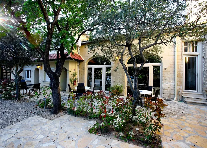 Logis Hotel - Restaurant Residence Les Cedres