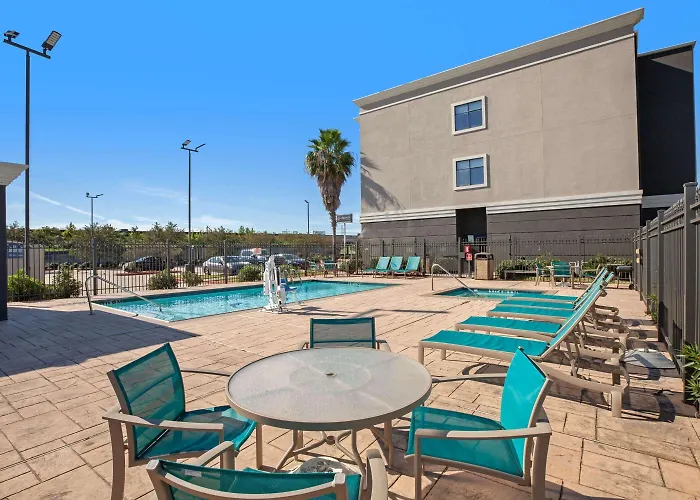 La Quinta Inn & Suites By Wyndham Houston Pasadena North