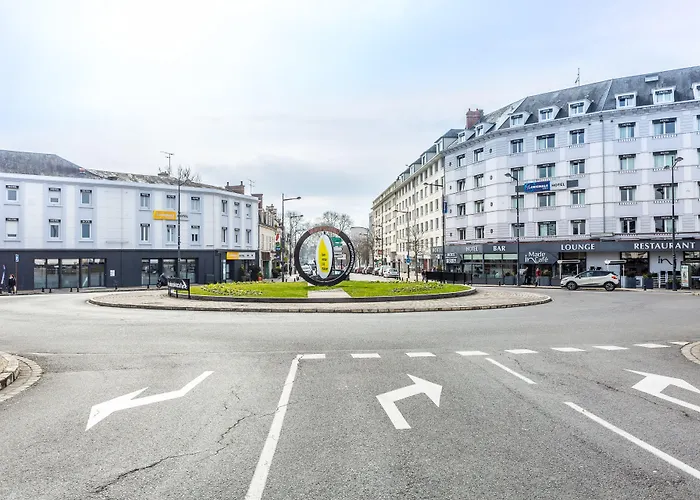 Hotel The Originals Access - Proche Centre-Ville - Gare Bourges