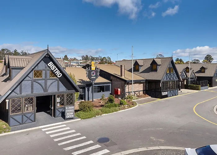 Olde Tudor Hotel