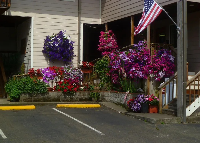 Tradewinds Motel