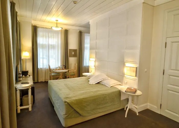 Kar'S Hotel