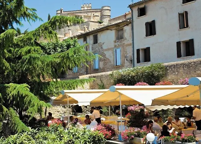 Logis Hotel Restaurant Les Geraniums