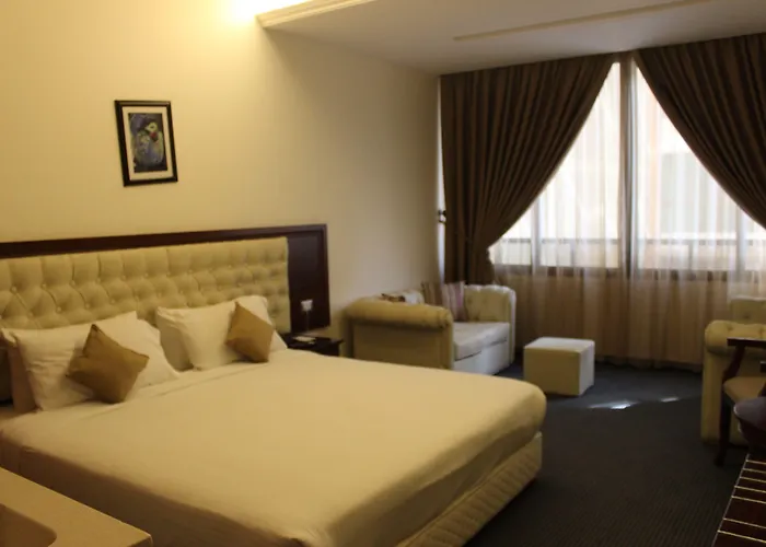 Midtown Hotel & Suites