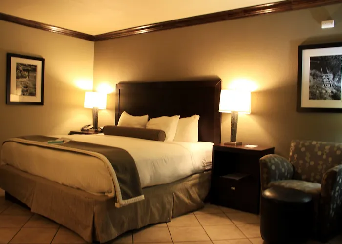 Best Western Plus Raton Hotel