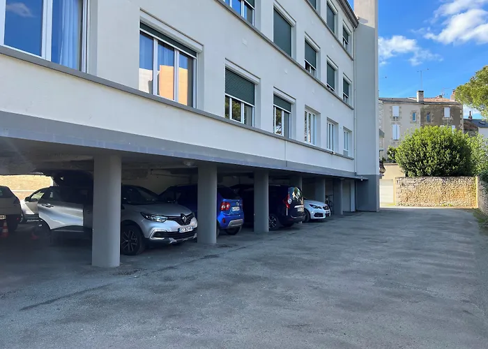Brit Hotel Du Parc Niort Centre-Parking Gratuit