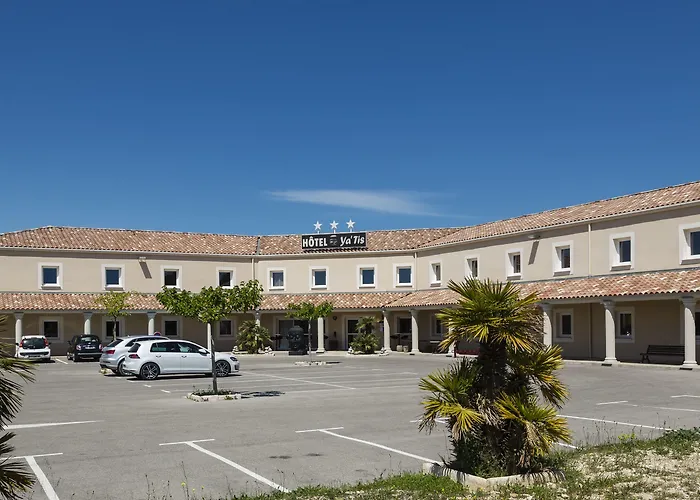 Hotel Le Ya'Tis à Saint-Laurent-des-Arbres