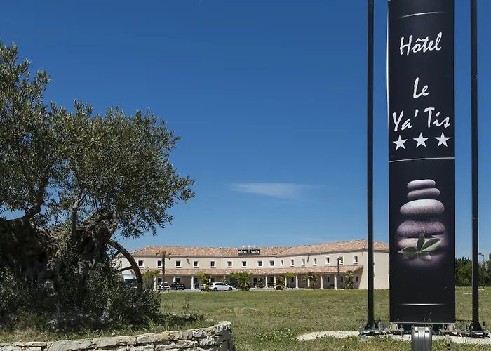 Hotel Le Ya'Tis à Saint-Laurent-des-Arbres