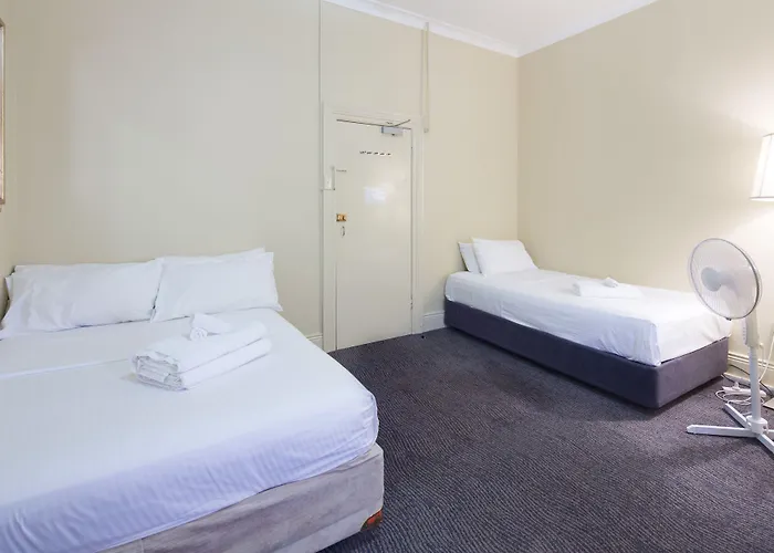 Neutral Bay Lodge
