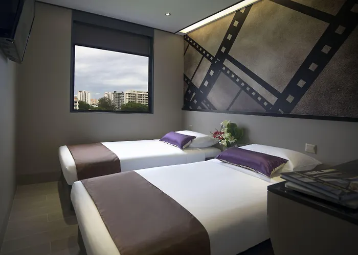 Hotel 81 Premier Hollywood