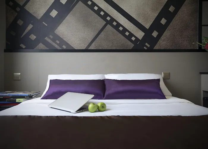Hotel 81 Premier Hollywood