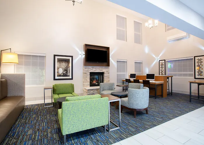 Holiday Inn Express & Suites Lincoln City By Ihg