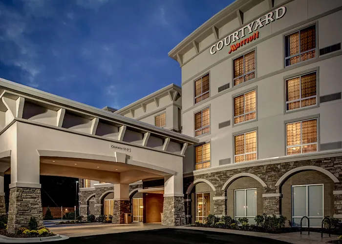 Courtyard By Marriott Boone