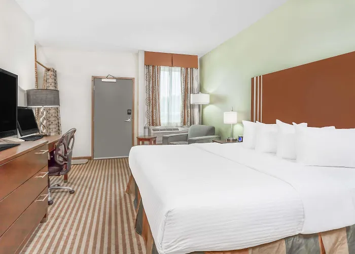 Ramada By Wyndham Carlyle